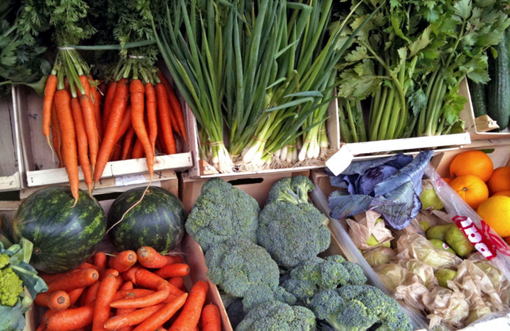 Продажа экологически чистых овощей и фруктов