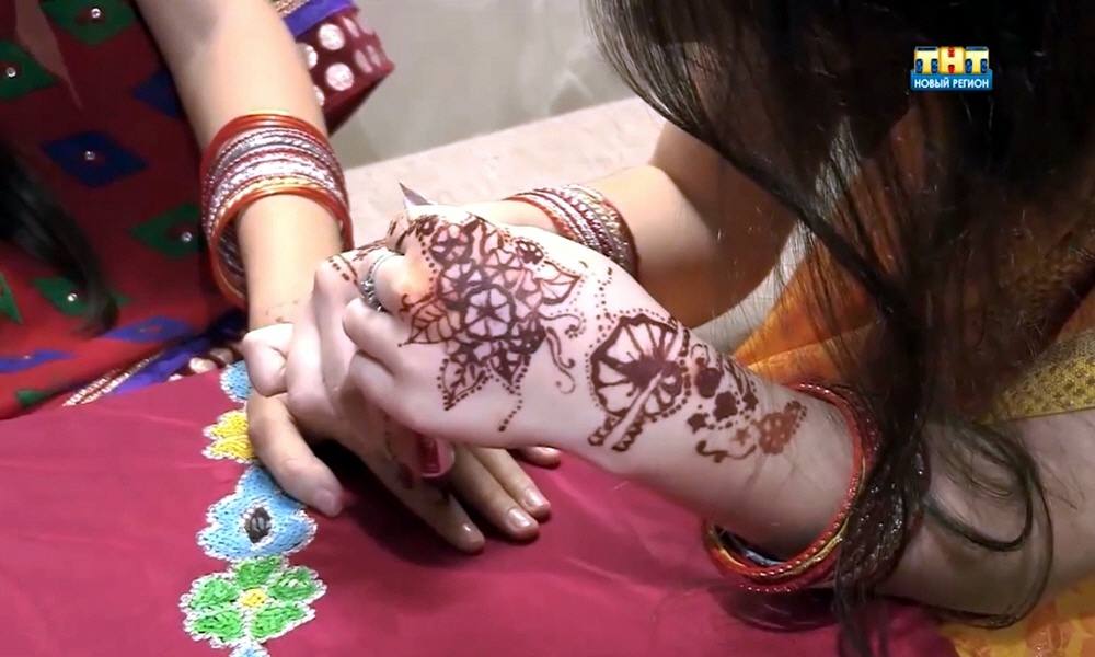 Проведение индийских тематических вечеров с чаепитием и росписью по телу хной