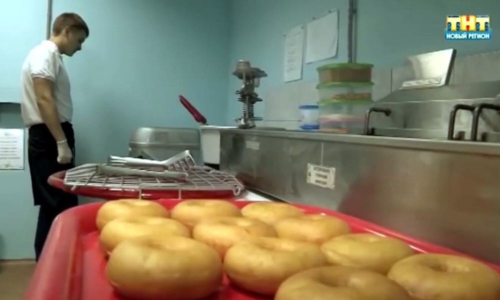 Производство американских пончиков